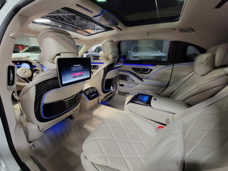 Mercedes-Benz Maybach S580 4Matic Vehicle Full-screen Gallery Image 31
