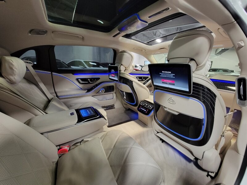 Mercedes-Benz Maybach S580 4Matic Vehicle Full-screen Gallery Image 38