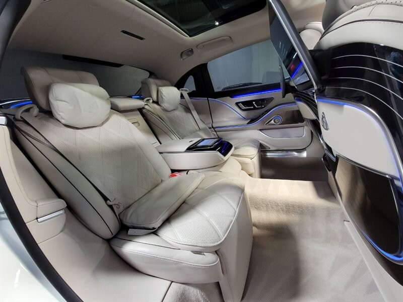 Mercedes-Benz Maybach S580 4Matic Vehicle Full-screen Gallery Image 41