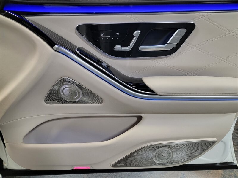 Mercedes-Benz Maybach S580 4Matic Vehicle Full-screen Gallery Image 42