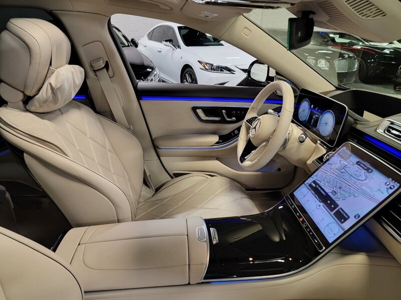 Mercedes-Benz Maybach S580 4Matic Vehicle Full-screen Gallery Image 43