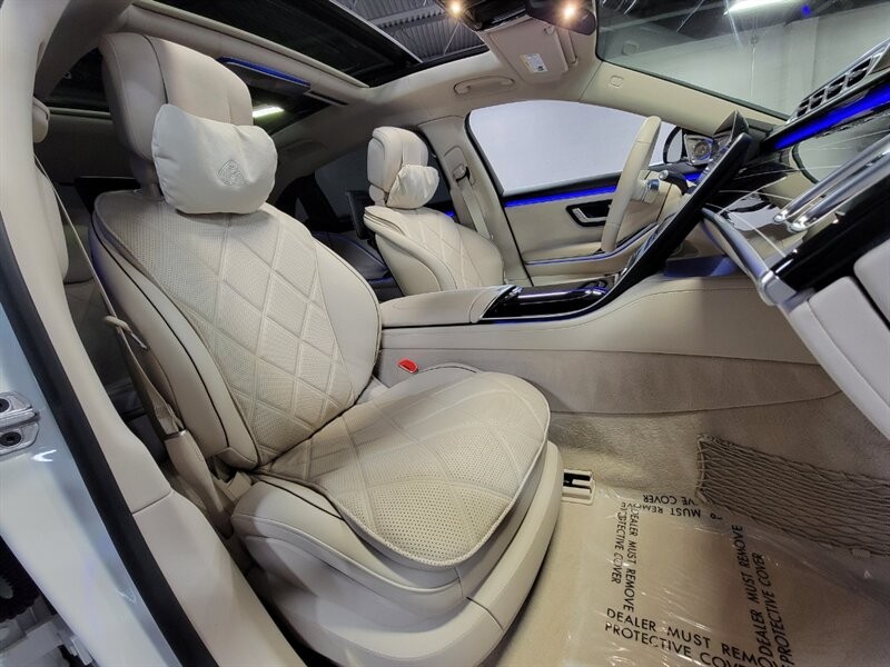 Mercedes-Benz Maybach S580 4Matic Vehicle Full-screen Gallery Image 45