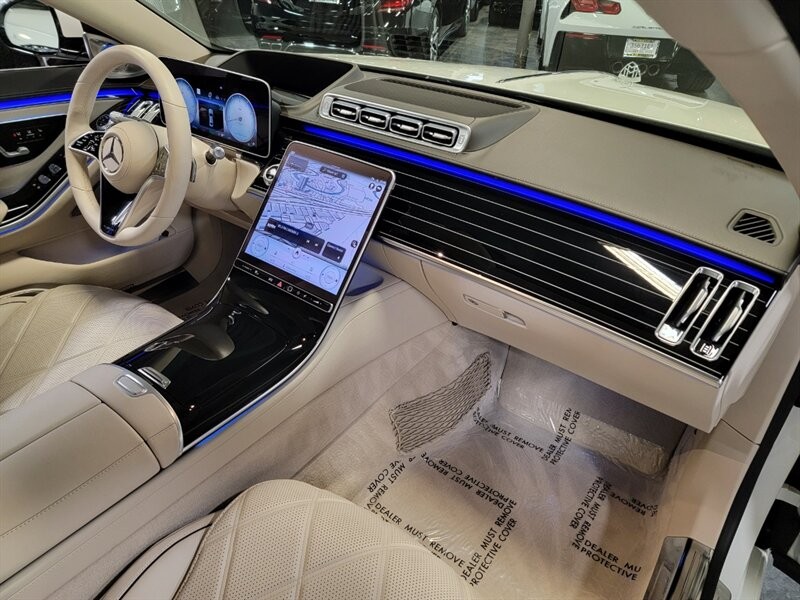 Mercedes-Benz Maybach S580 4Matic Vehicle Full-screen Gallery Image 50