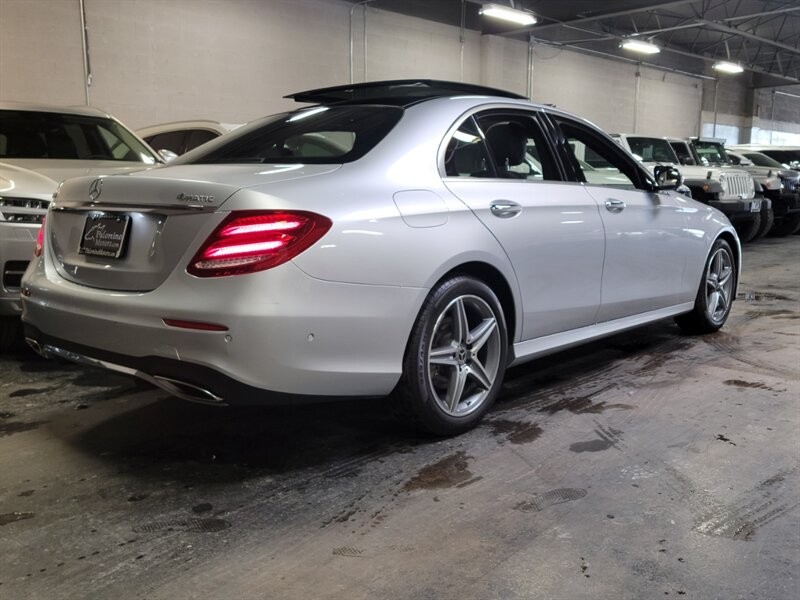 Mercedes-Benz 300 Vehicle Full-screen Gallery Image 09