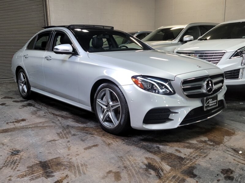 Mercedes-Benz 300 Vehicle Full-screen Gallery Image 14