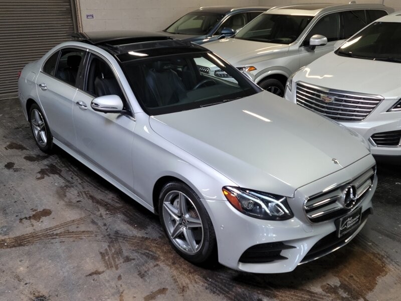 Mercedes-Benz 300 Vehicle Full-screen Gallery Image 15