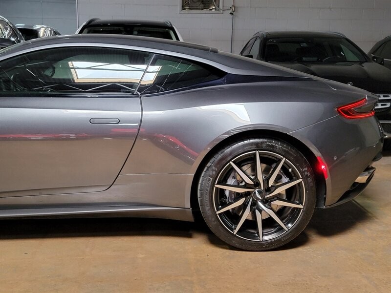 Aston Martin DB11 V12 Vehicle Full-screen Gallery Image 06