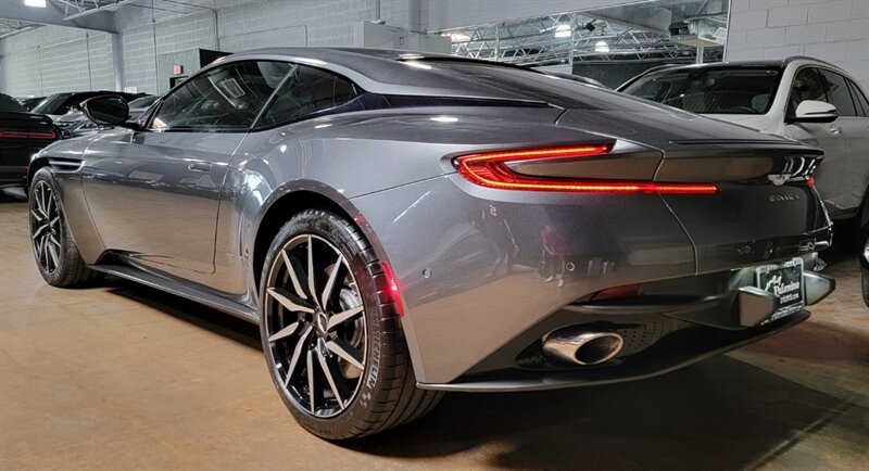 Aston Martin DB11 V12 Vehicle Full-screen Gallery Image 08