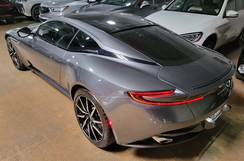 Aston Martin DB11 V12 Vehicle Full-screen Gallery Image 09