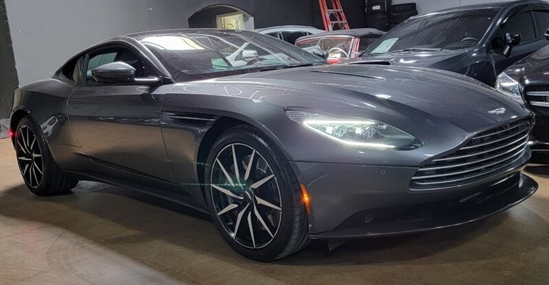 Aston Martin DB11 V12 Vehicle Full-screen Gallery Image 13