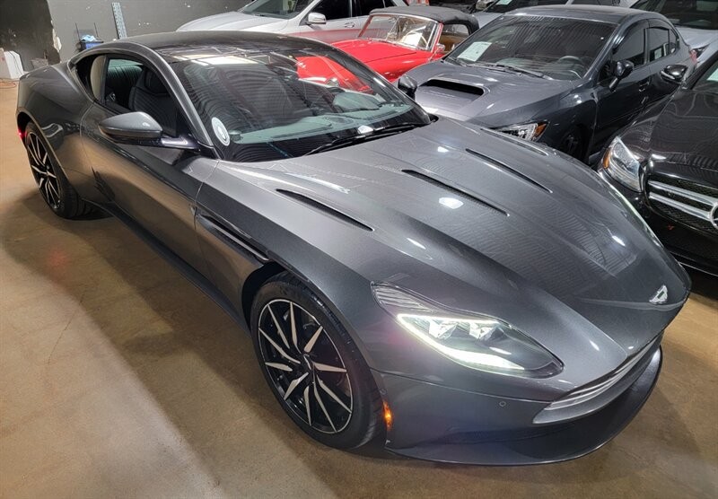 Aston Martin DB11 V12 Vehicle Full-screen Gallery Image 14