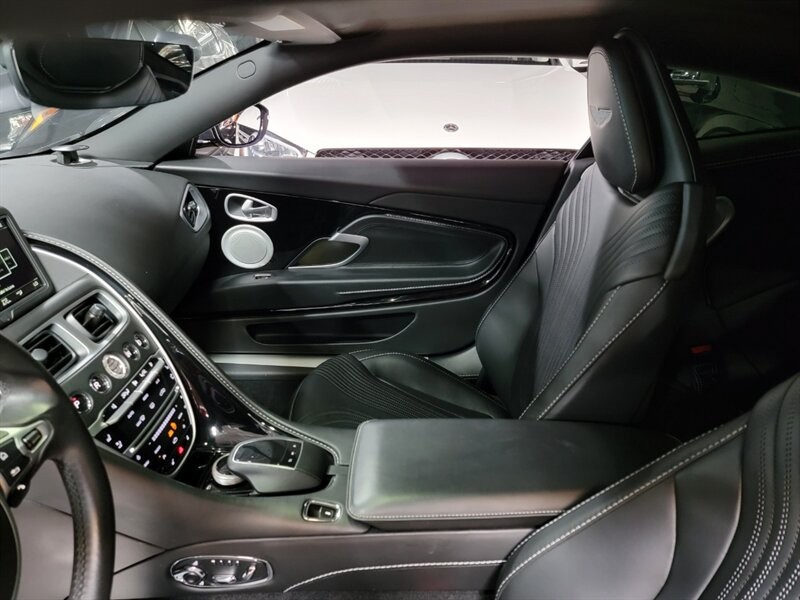 Aston Martin DB11 V12 Vehicle Full-screen Gallery Image 17