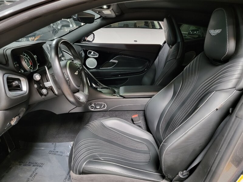 Aston Martin DB11 V12 Vehicle Full-screen Gallery Image 18