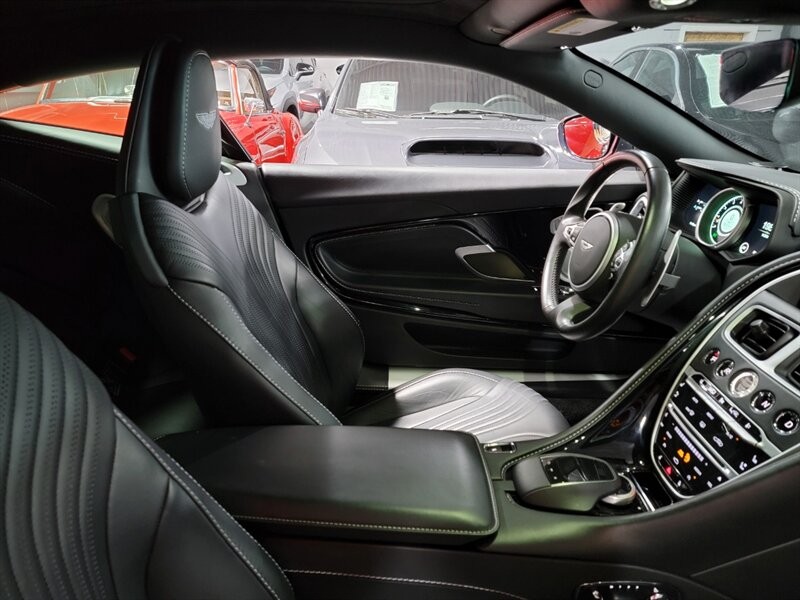 Aston Martin DB11 V12 Vehicle Full-screen Gallery Image 22