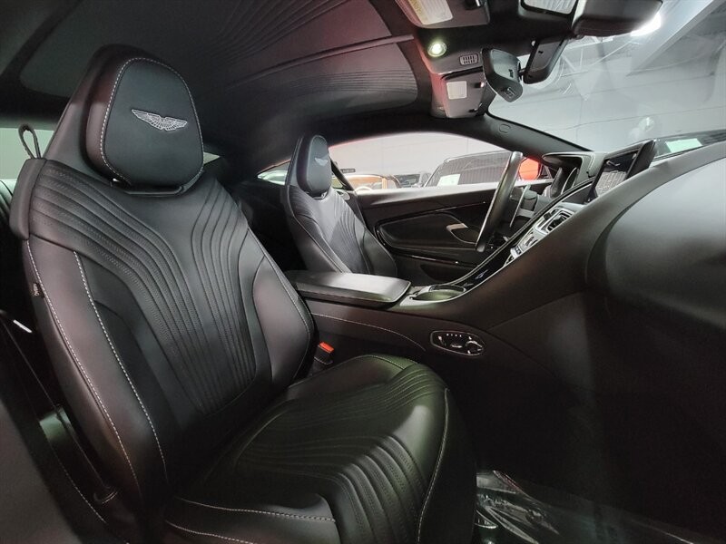 Aston Martin DB11 V12 Vehicle Full-screen Gallery Image 24