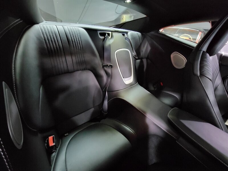 Aston Martin DB11 V12 Vehicle Full-screen Gallery Image 25