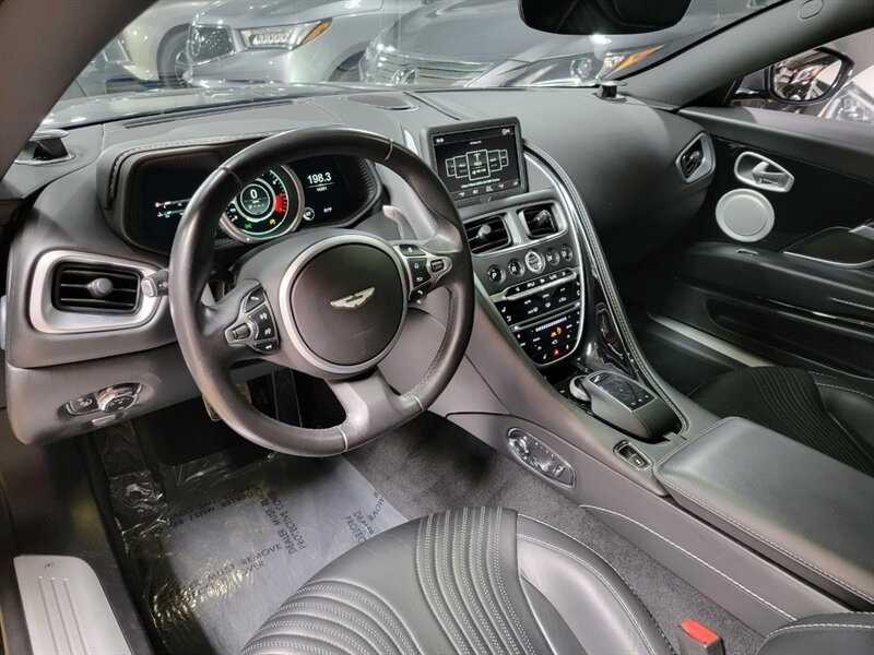 Aston Martin DB11 V12 Vehicle Full-screen Gallery Image 26