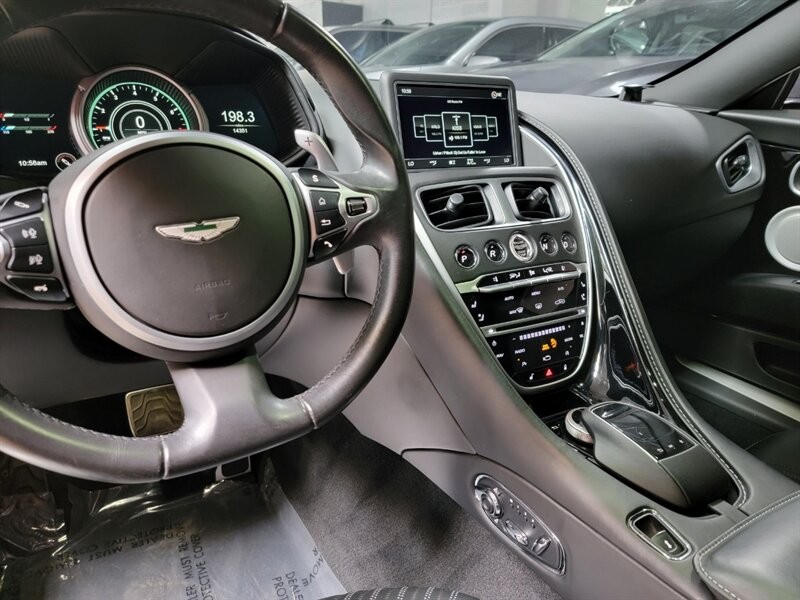 Aston Martin DB11 V12 Vehicle Full-screen Gallery Image 27