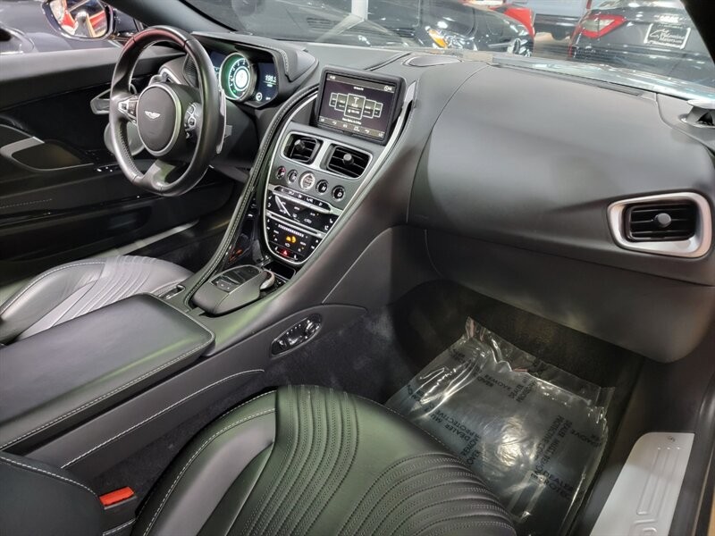 Aston Martin DB11 V12 Vehicle Full-screen Gallery Image 30