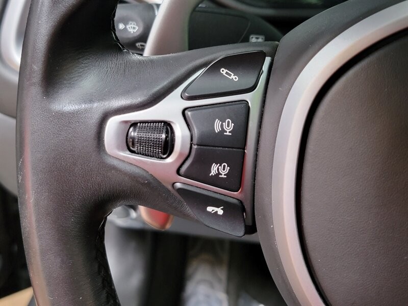 Aston Martin DB11 V12 Vehicle Full-screen Gallery Image 33