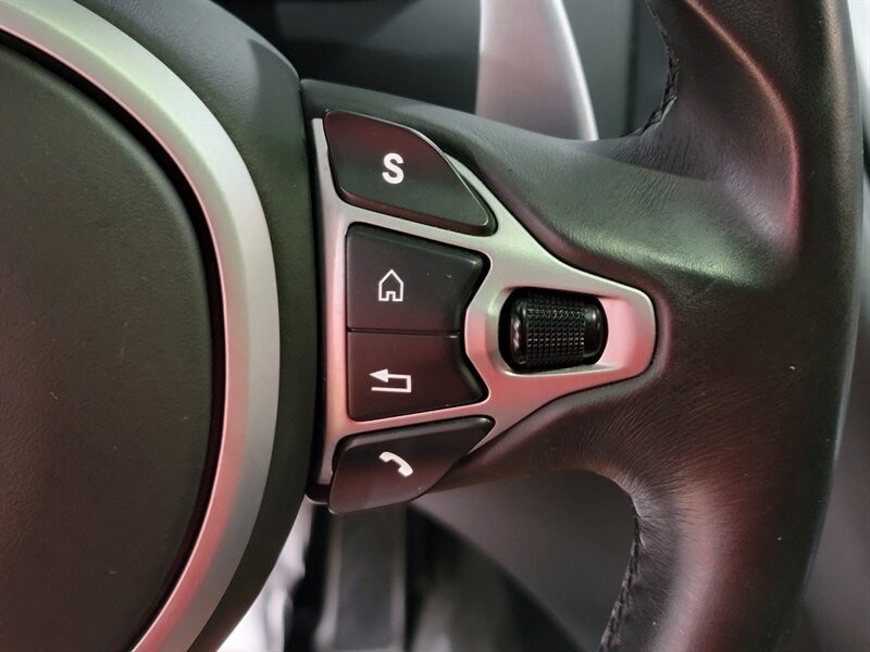 Aston Martin DB11 V12 Vehicle Full-screen Gallery Image 34