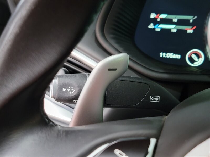 Aston Martin DB11 V12 Vehicle Full-screen Gallery Image 35