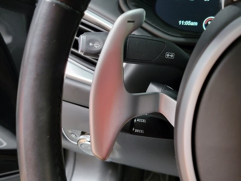 Aston Martin DB11 V12 Vehicle Full-screen Gallery Image 37