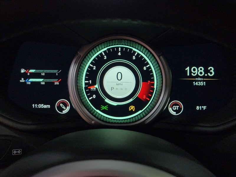 Aston Martin DB11 V12 Vehicle Full-screen Gallery Image 38