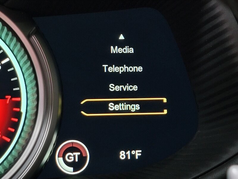 Aston Martin DB11 V12 Vehicle Full-screen Gallery Image 42