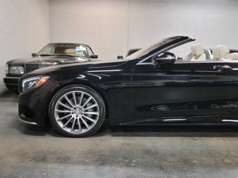 Mercedes-Benz 550 Vehicle Full-screen Gallery Image 04