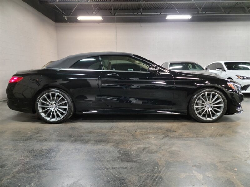 Mercedes-Benz 550 Vehicle Full-screen Gallery Image 13