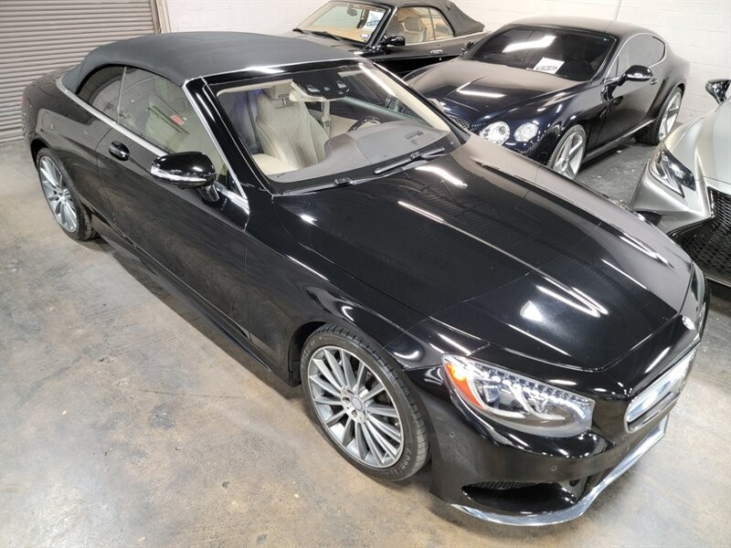 Mercedes-Benz 550 Vehicle Full-screen Gallery Image 15