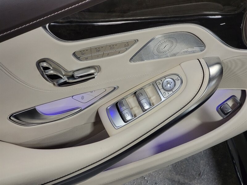 Mercedes-Benz 550 Vehicle Full-screen Gallery Image 18