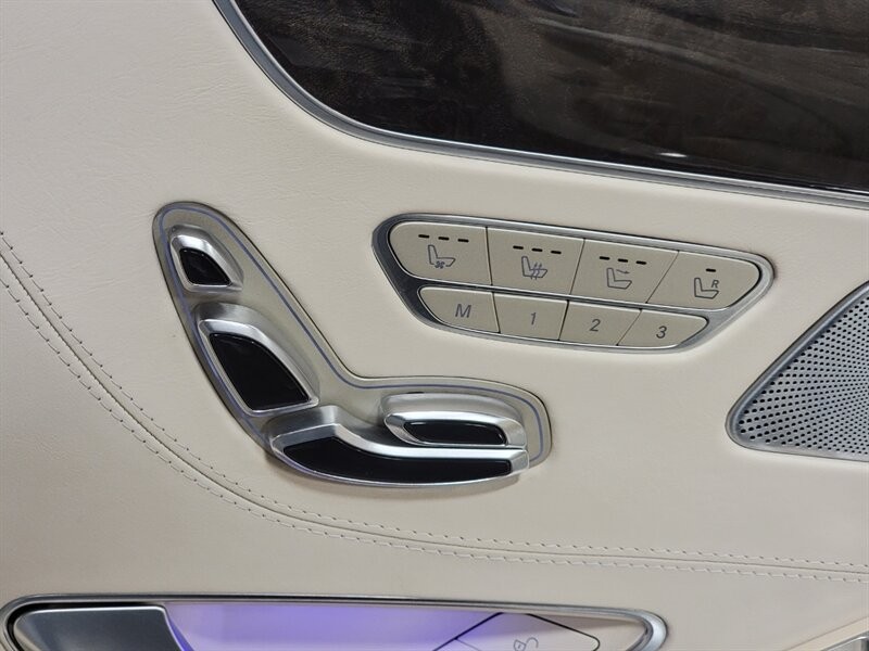 Mercedes-Benz 550 Vehicle Full-screen Gallery Image 19