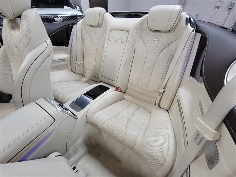 Mercedes-Benz 550 Vehicle Full-screen Gallery Image 25