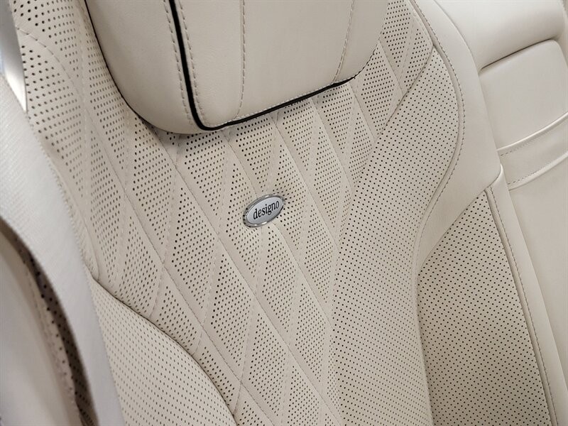 Mercedes-Benz 550 Vehicle Full-screen Gallery Image 28