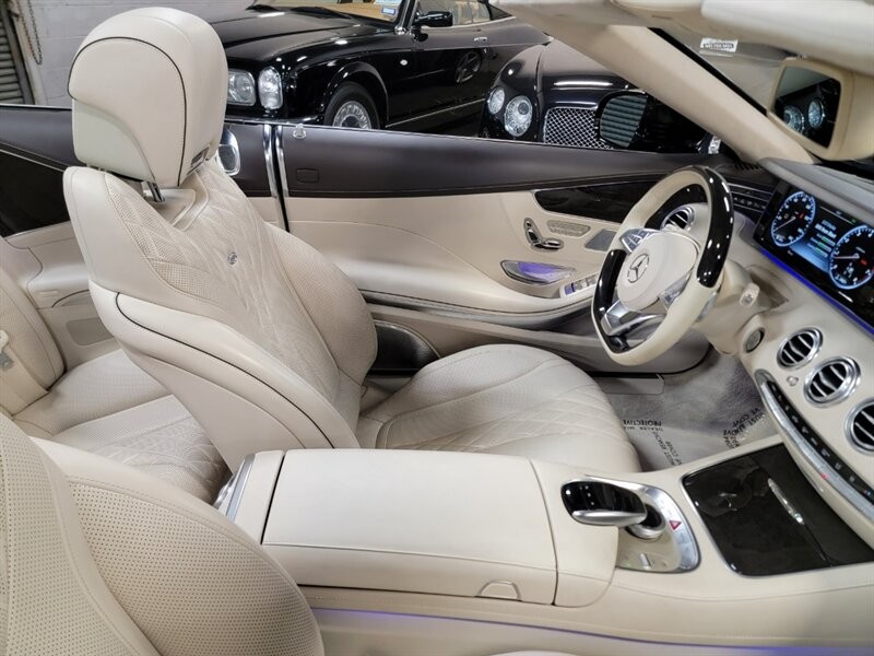 Mercedes-Benz 550 Vehicle Full-screen Gallery Image 31