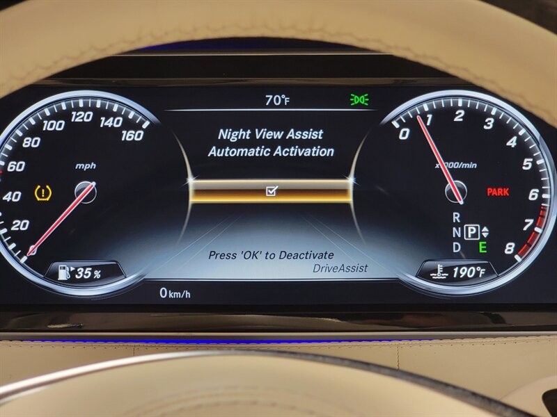 Mercedes-Benz 550 Vehicle Full-screen Gallery Image 44