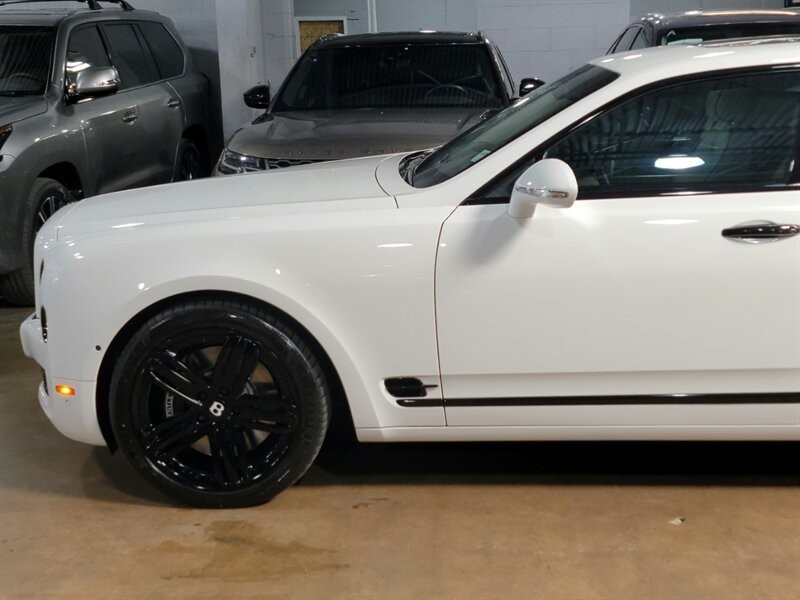 Bentley Mulsanne Vehicle Full-screen Gallery Image 04