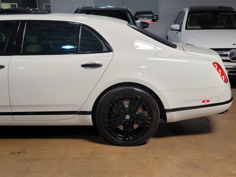 Bentley Mulsanne Vehicle Full-screen Gallery Image 05