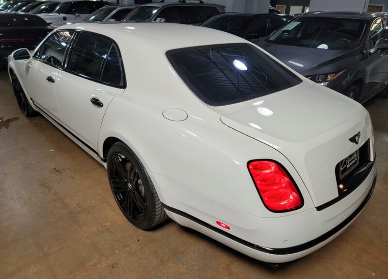 Bentley Mulsanne Vehicle Full-screen Gallery Image 07