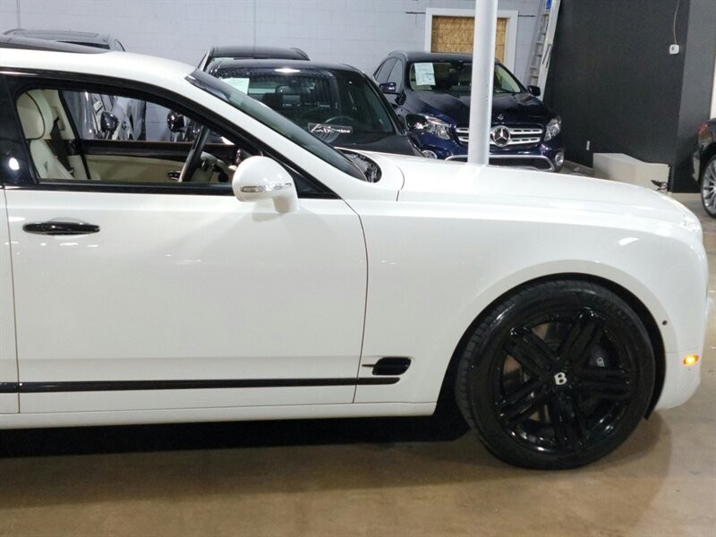 Bentley Mulsanne Vehicle Full-screen Gallery Image 11
