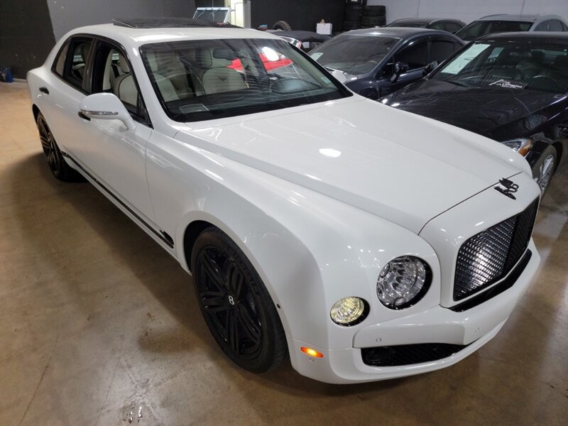 Bentley Mulsanne Vehicle Full-screen Gallery Image 13