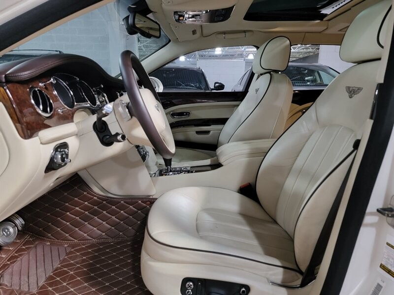 Bentley Mulsanne Vehicle Full-screen Gallery Image 17