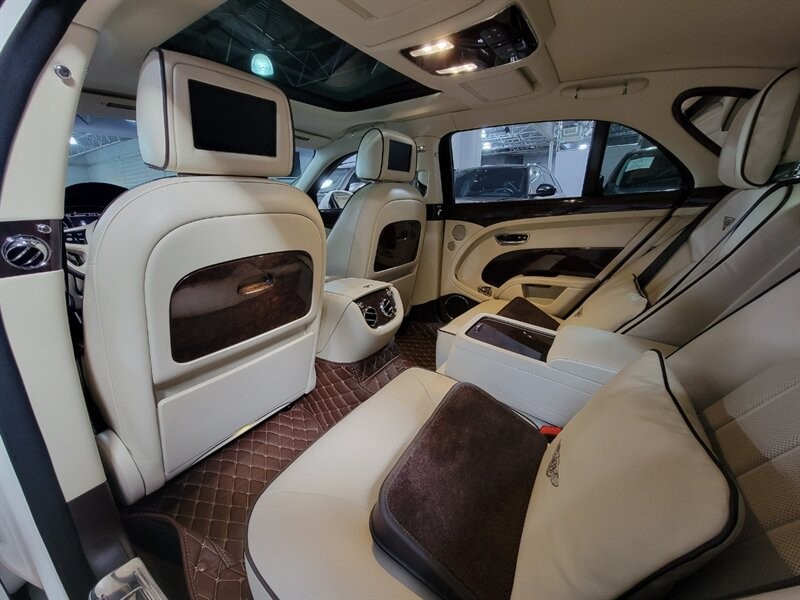Bentley Mulsanne Vehicle Full-screen Gallery Image 21