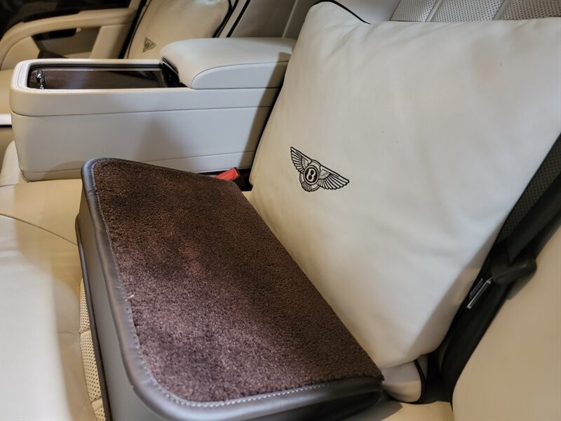 Bentley Mulsanne Vehicle Full-screen Gallery Image 26