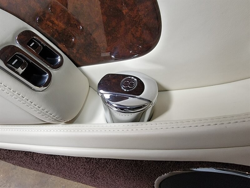 Bentley Mulsanne Vehicle Full-screen Gallery Image 29