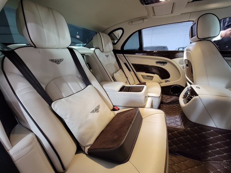 Bentley Mulsanne Vehicle Full-screen Gallery Image 34