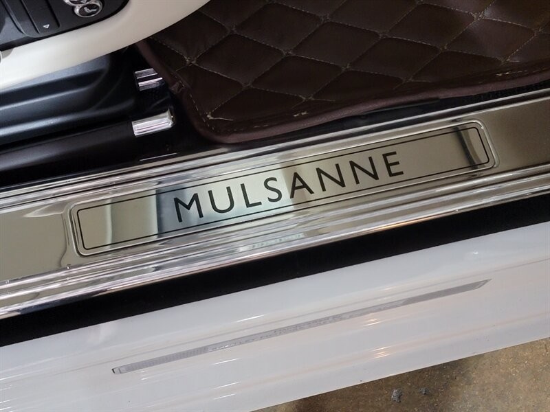 Bentley Mulsanne Vehicle Full-screen Gallery Image 40