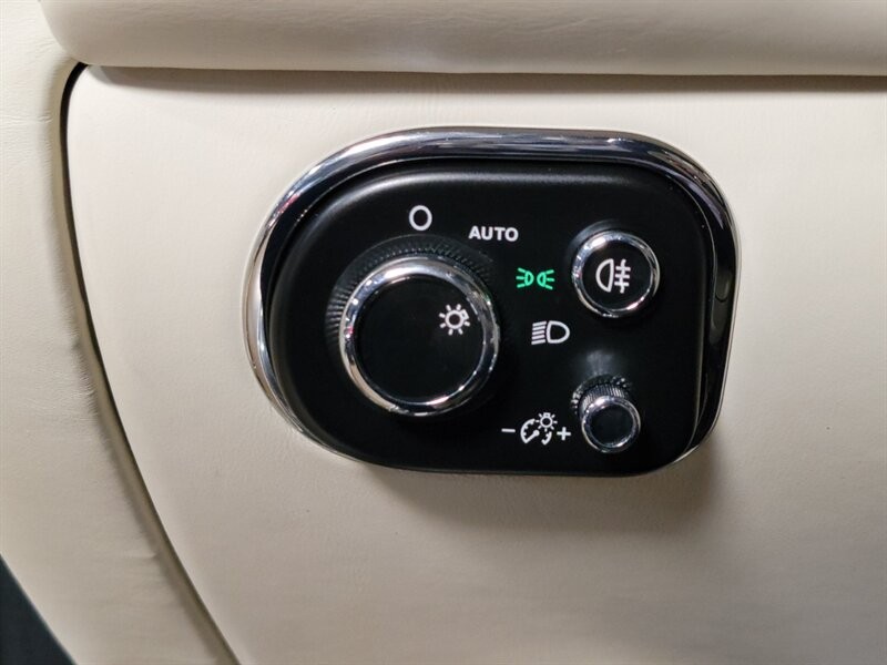 Bentley Mulsanne Vehicle Full-screen Gallery Image 41